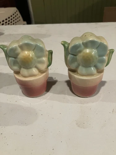 Vintage Shawnee Pottery Flower Pot Salt And Pepper Shakers