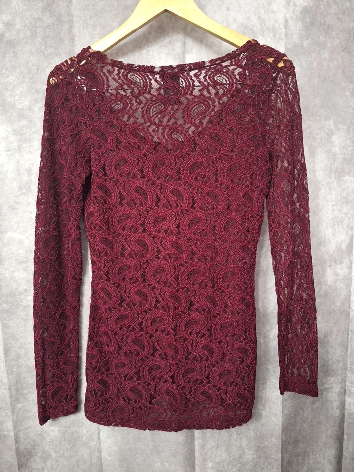 Top Henley de encaje Vanity Y2K para mujer mediano borgoña cachemir transparente delicado grunge Foto 2 de 4