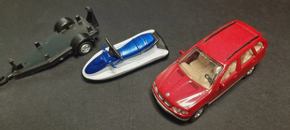 BMW X5 CON CARRELLO E MOTO D'ACQUA - Joy City 1/72 - pressofuso e plastica - L.3 - Immagine 4 di 4