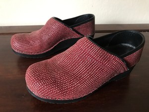 red sanita clogs
