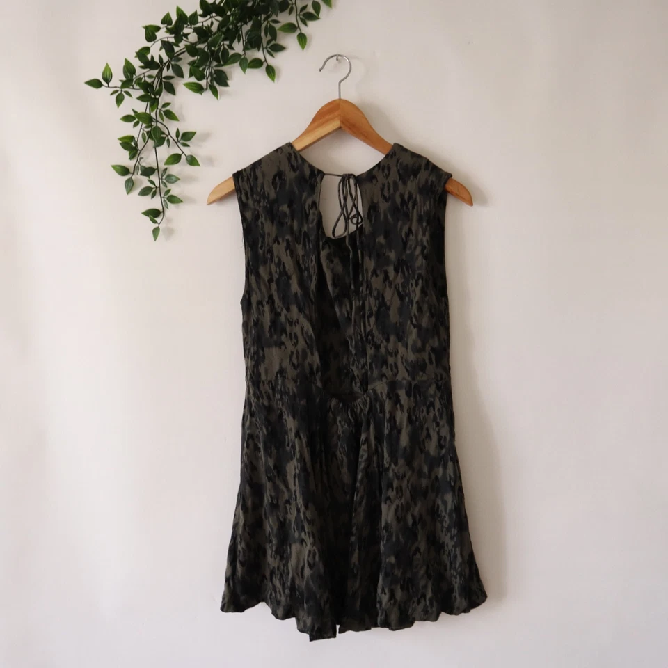 Mini Vestido Free Peope Verde Oscuro Atado Sin Mangas Talla Pequeña Foto 3 de 4