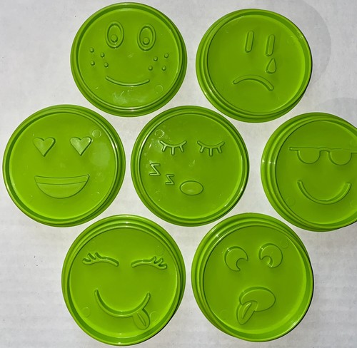 Pampered Chef #1443 Green Emoji Cookie Cutter Set Of 7 Kids Baking Kitchen Help - Picture 4 of 8
