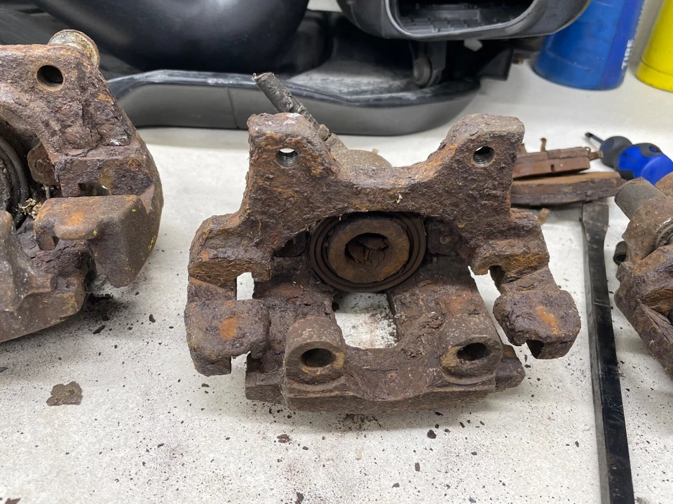 Pinzas de freno delanteras y traseras BMW M3 1995-1999 Foto 3 de 4