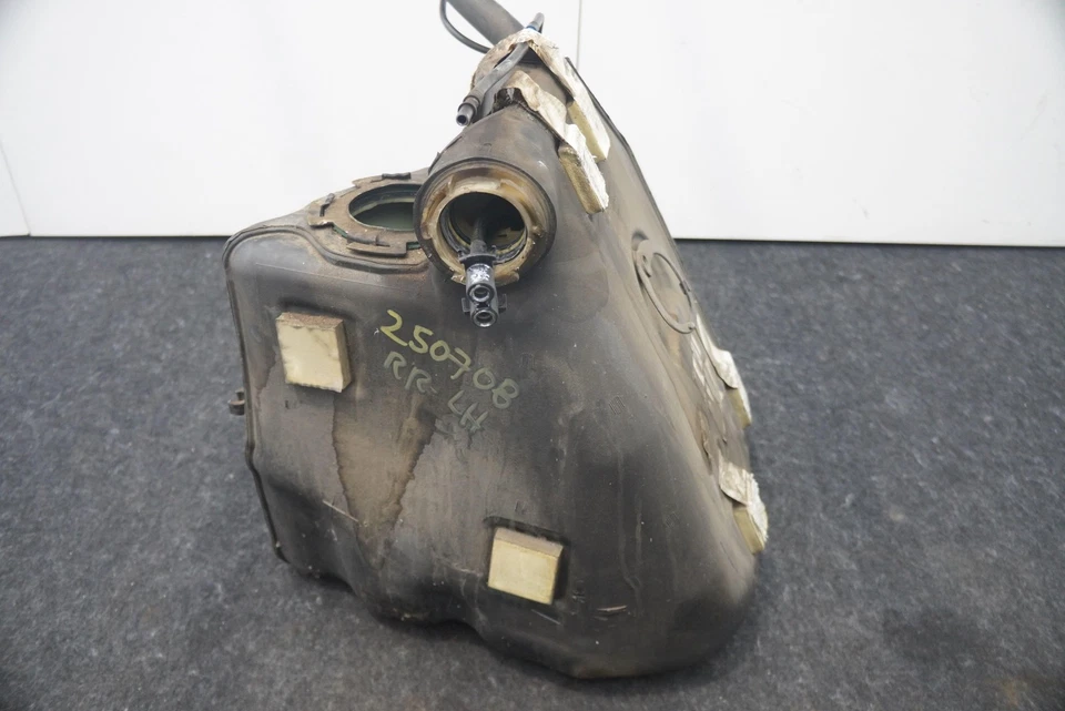 Tanque de combustible principal de gasolina del lado izquierdo del conductor 25899601 OEM Chevrolet Corvette C6 Foto 2 de 4