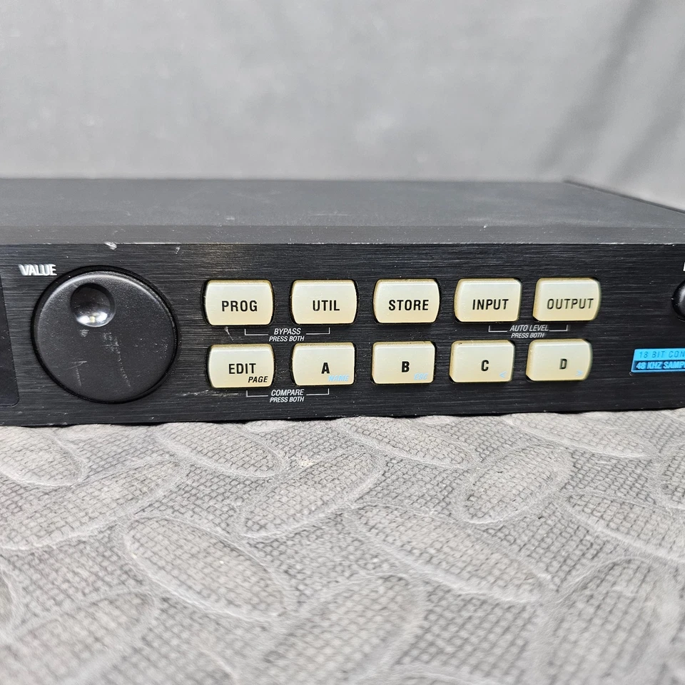 Alesis MidiVerb4 Advanced 18 Bit Signal Processor Fully Integrated Extend Range - Image 4 of 4