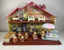 Bluey Family Home House Pack  Go Playset Dollhouse w/ Furniture and 8 Figures
