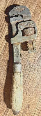   Vintage STILLSON #8 Pipe Wrench   Walworth Mfg Boston USA   Wood Handle Tool