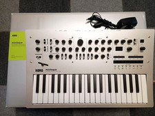 KORG Minilogue Silver Polyphonic Analogue Synthesizer w/o Case shoulder strap