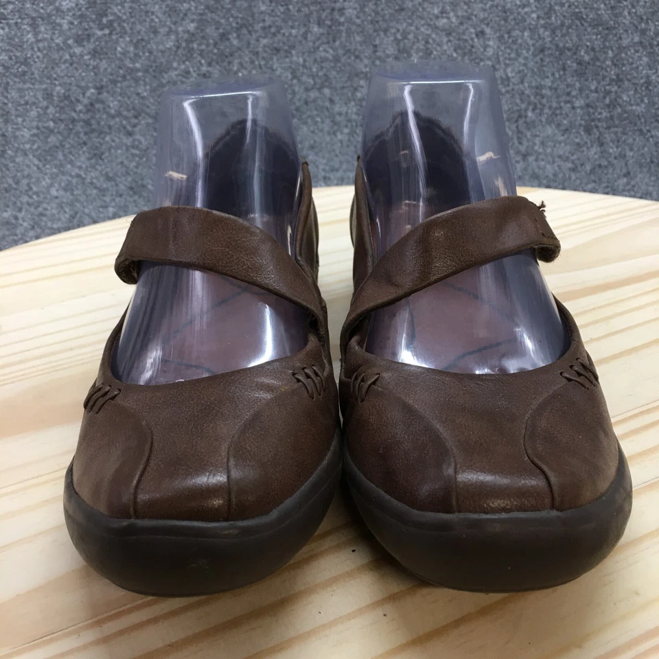 Zapatos Bare Traps para mujer 7 M Landon Mary Jane planos marrón imitación cuero gancho y bucle Foto 4 de 4