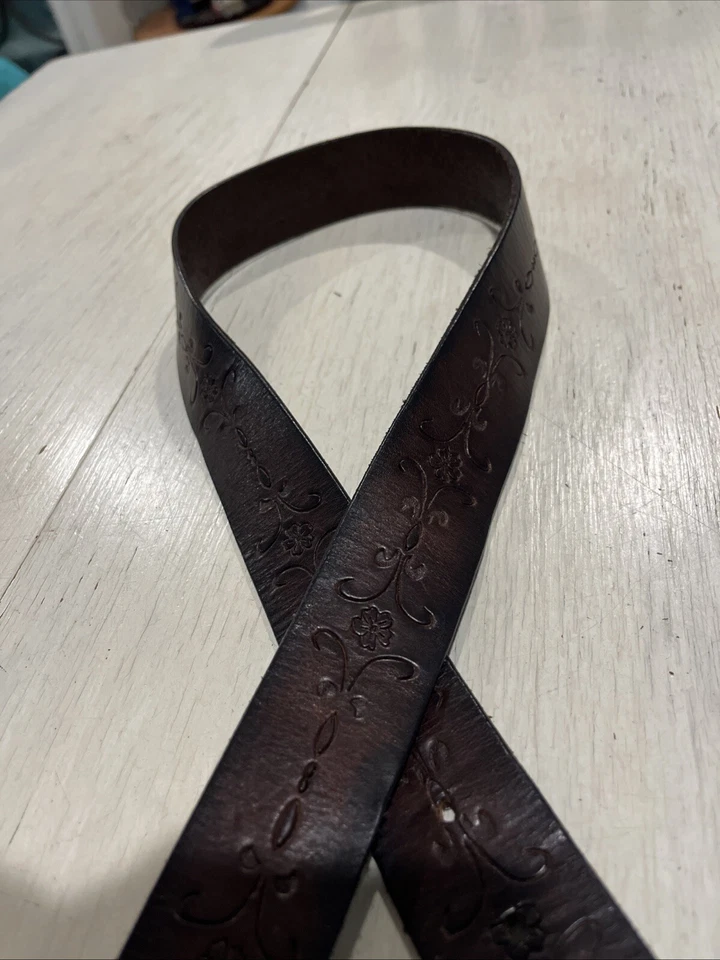 Old Navy Belt Women’s M (32) Brown Flower Embossed Leather - Image 4 of 4