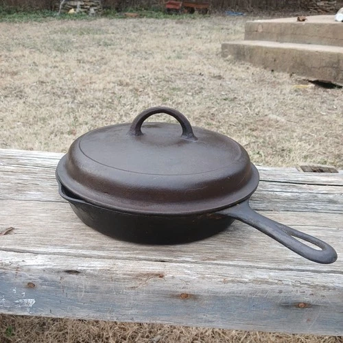 Griswold #8 704 w  Small Logo Cast Iron Skillet W/lid