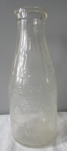 Vintage Soo Creamery Sault Ste Marie MI One Quart Embossed Glass Milk Bottle