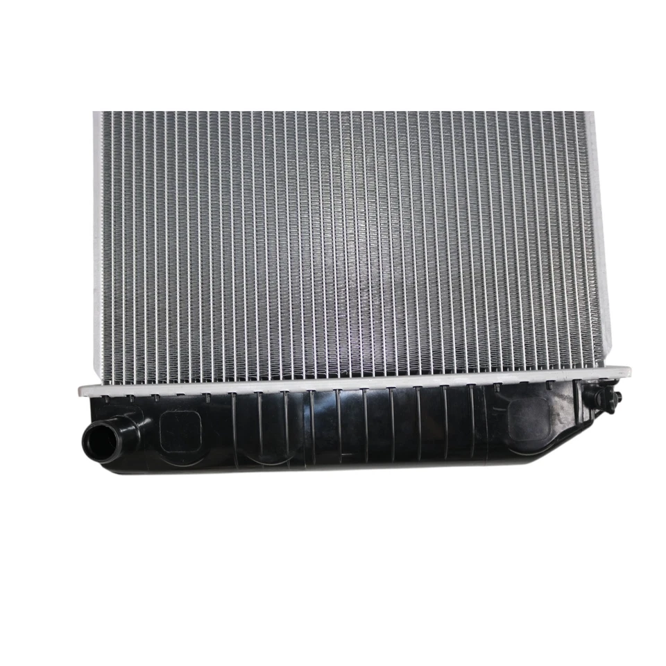 Radiator For Chevy Express GMC Savana 2500 3500 2021-2023 6.6L Manual Trans Foto 4 de 4