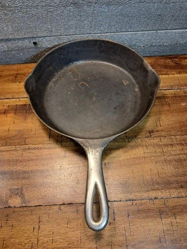 WAGNER WARE SIDNEY -O- 6C Cast Iron Skillet Needs To Be Reseasoned