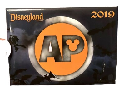 Disneyland Annual Passholder AP 2019 DLR Disney Halloween Button Pin Oogie Bash