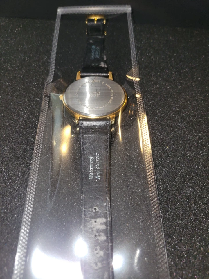 Collezio Ladies Watch White Pearlized Dial Oval Gold Tone Case  New Battery  - Image 3 of 4