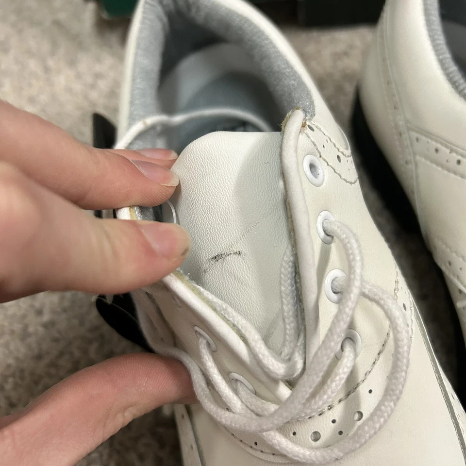 Zapatos de golf Wilson Pro Staff Contour para mujer picos de metal talla 8 nuevos con defectos Foto 3 de 4