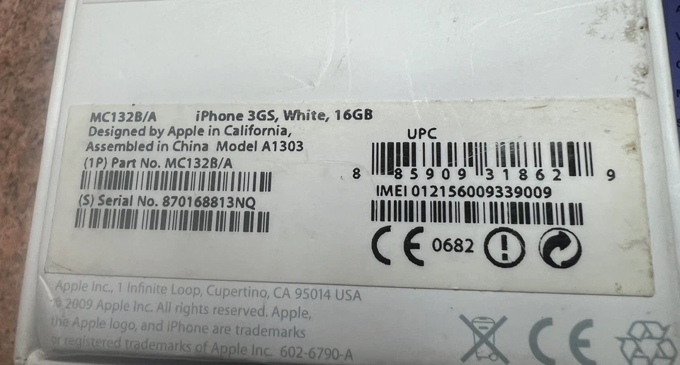 Apple iPhone 3GS  16GB - White in original box no leads   - Image 3 of 4