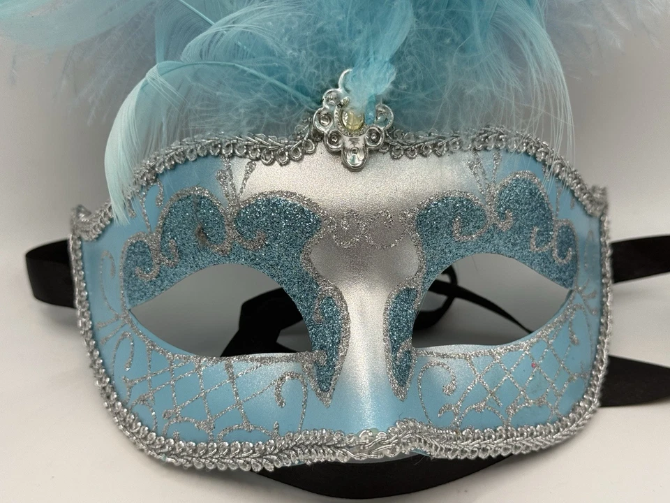 Máscara veneziana prata azul turquesa máscara de penas Mardi Gras 12" - Imagem 2 de 4