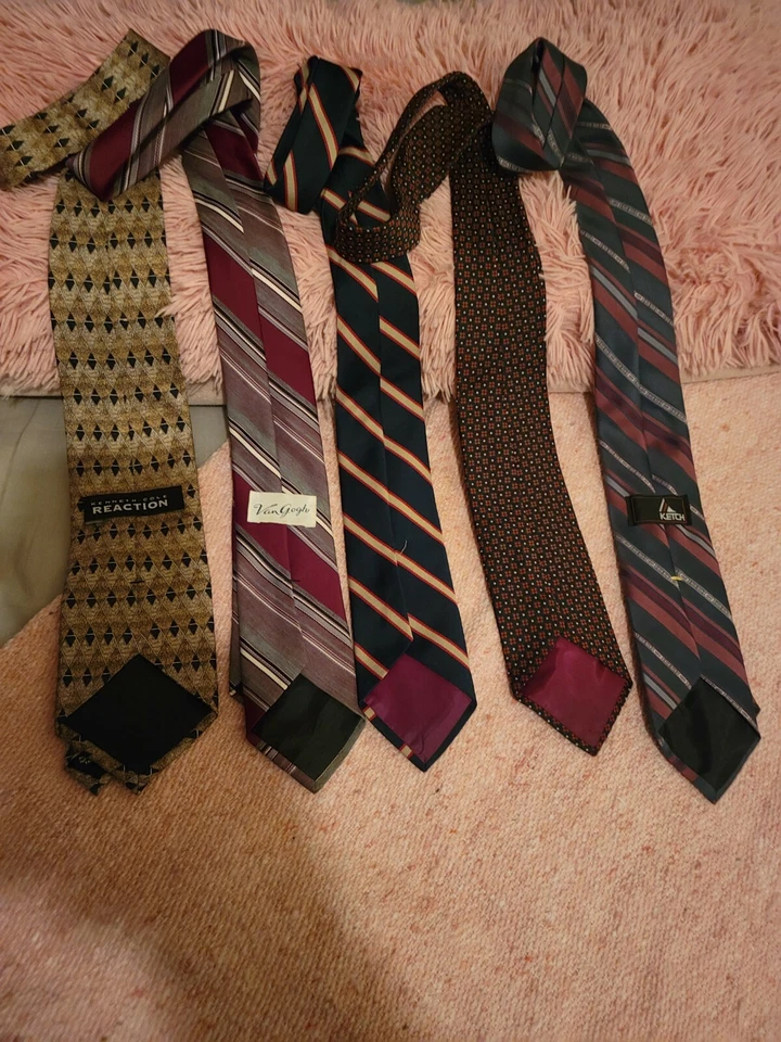 5 Pcs LOT of Classic Men's Work or Play Stylish Neck Ties - Image 2 of 4