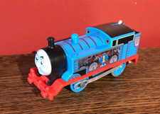 THOMAS THE TANK ENGINE & FRIENDS COGS TRACKMASTER (BATTERY OPERATED) - WORKING