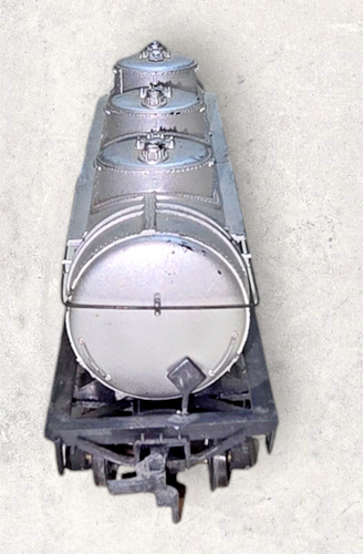 HO Scale Crown C151 Republic Triple Dome Tank Car - Picture 4 of 5