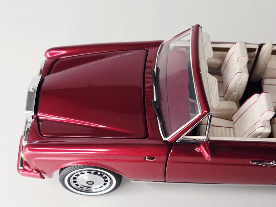 Franklin Mint - 1992 Rolls Royce Corniche Convertible Red - 1:24 Diecast- No Box - Image 3 of 4