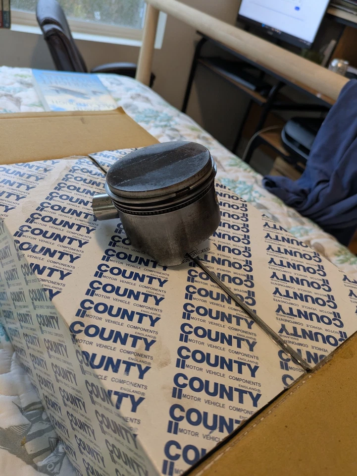 Pistón Triumph TR6 1973, original  Foto 3 de 4