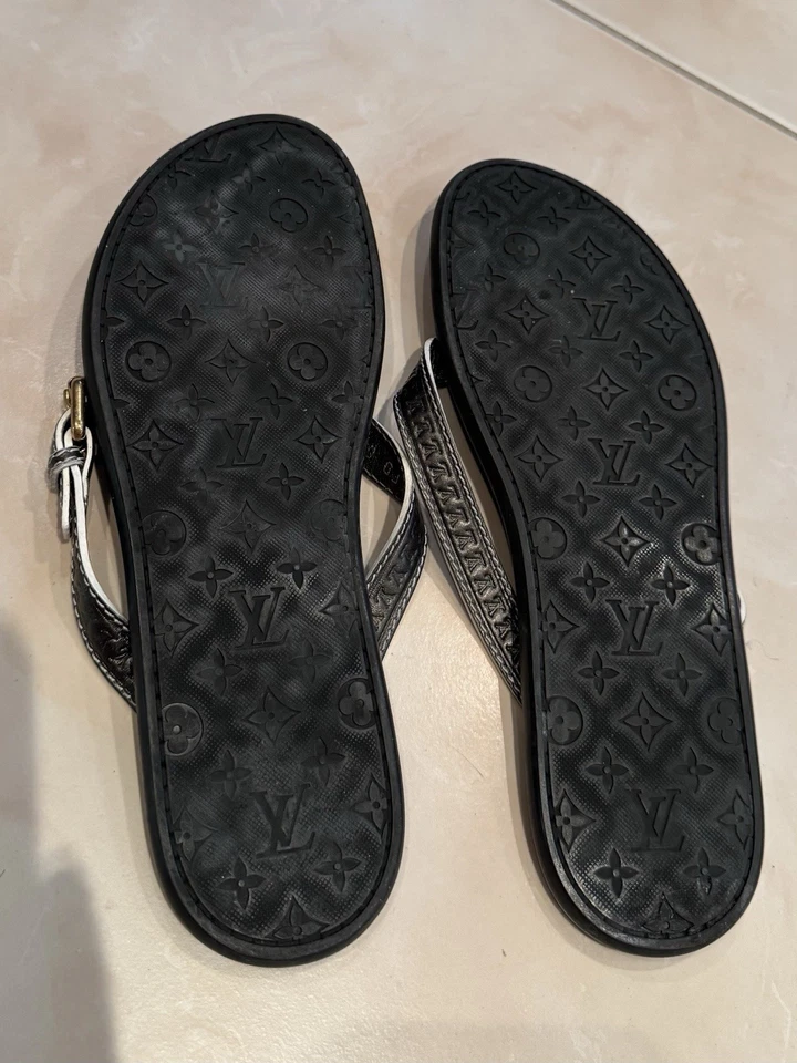 Sandálias chinelo Louis Vuitton femininas monograma borracha/couro fivela - Tamanho 38 - Imagem 3 de 4