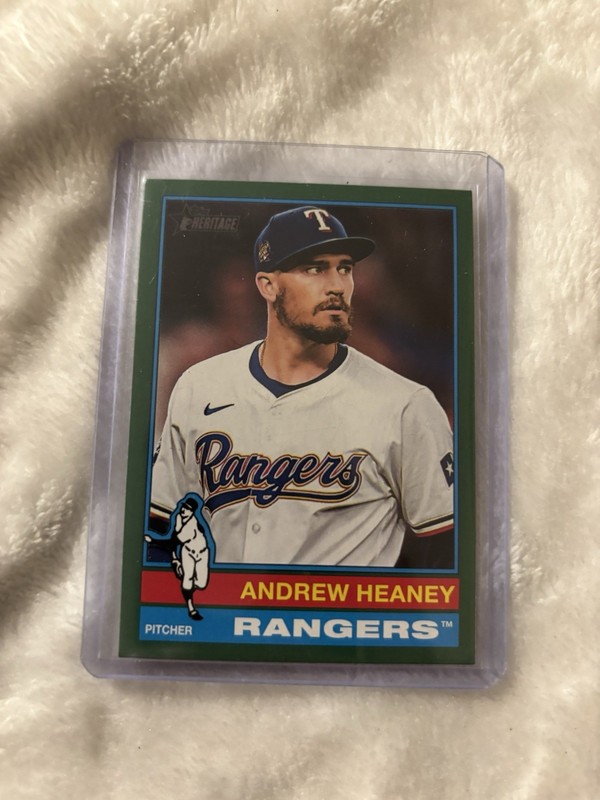 2025 Topps Heritage - Andrew Heaney #55 Dark Green Border