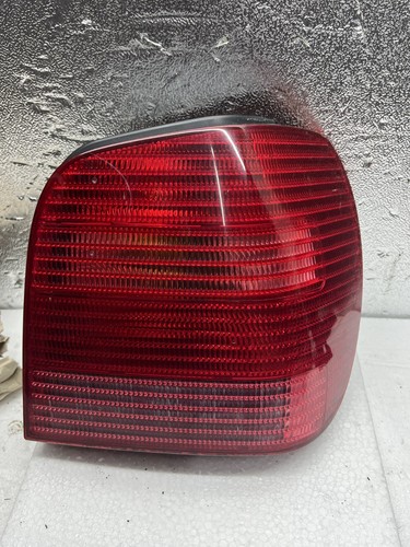 VW Polo 6N2 Rückleuchte Heckleuchte Rücklicht rechts 6N0945096H Lampenträger