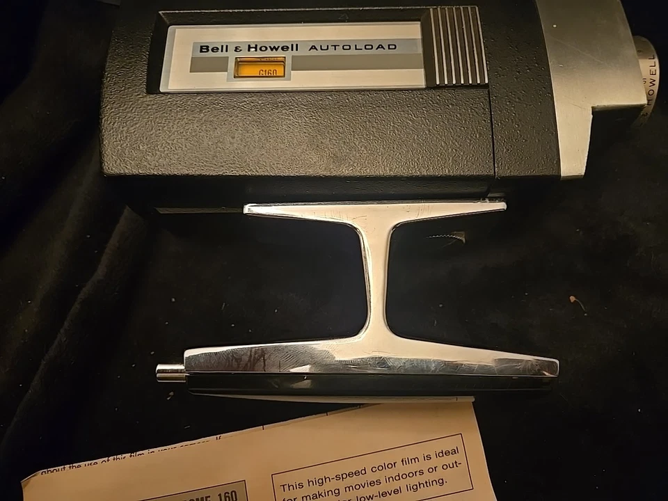 Cámara de cine vintage Bell and Howell G160 con estuche Foto 3 de 4