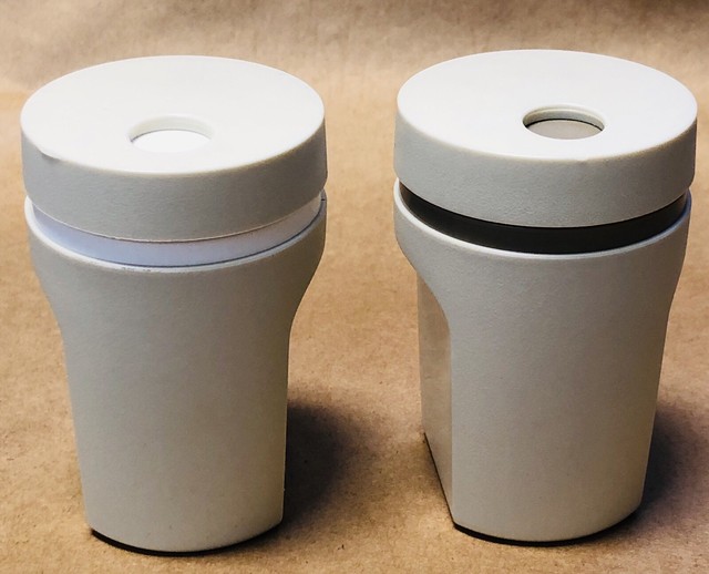 Vtg Tupperware Twist Top Salt & Pepper Shakers Set Almond 1471 for