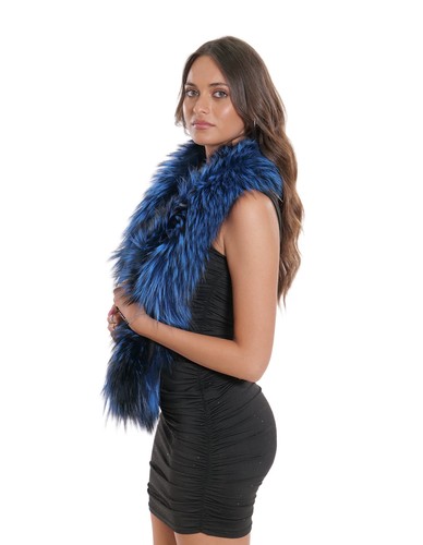 Small electric blue fox fur stole with black satin lining elastic closure - Picture 2 of 2