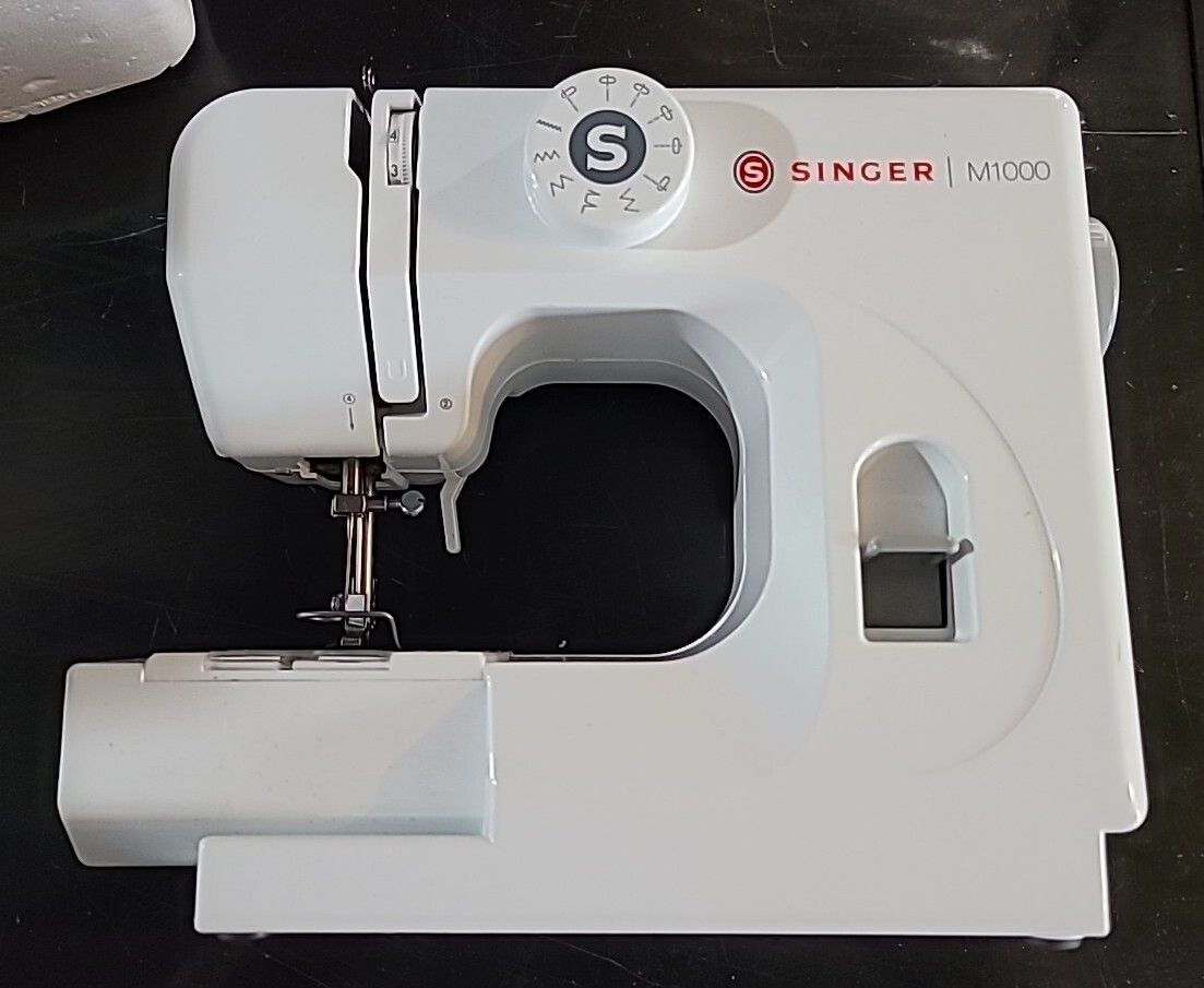 Singer M1000 Sewing Machine with 32 Stitch Applications and Accessories