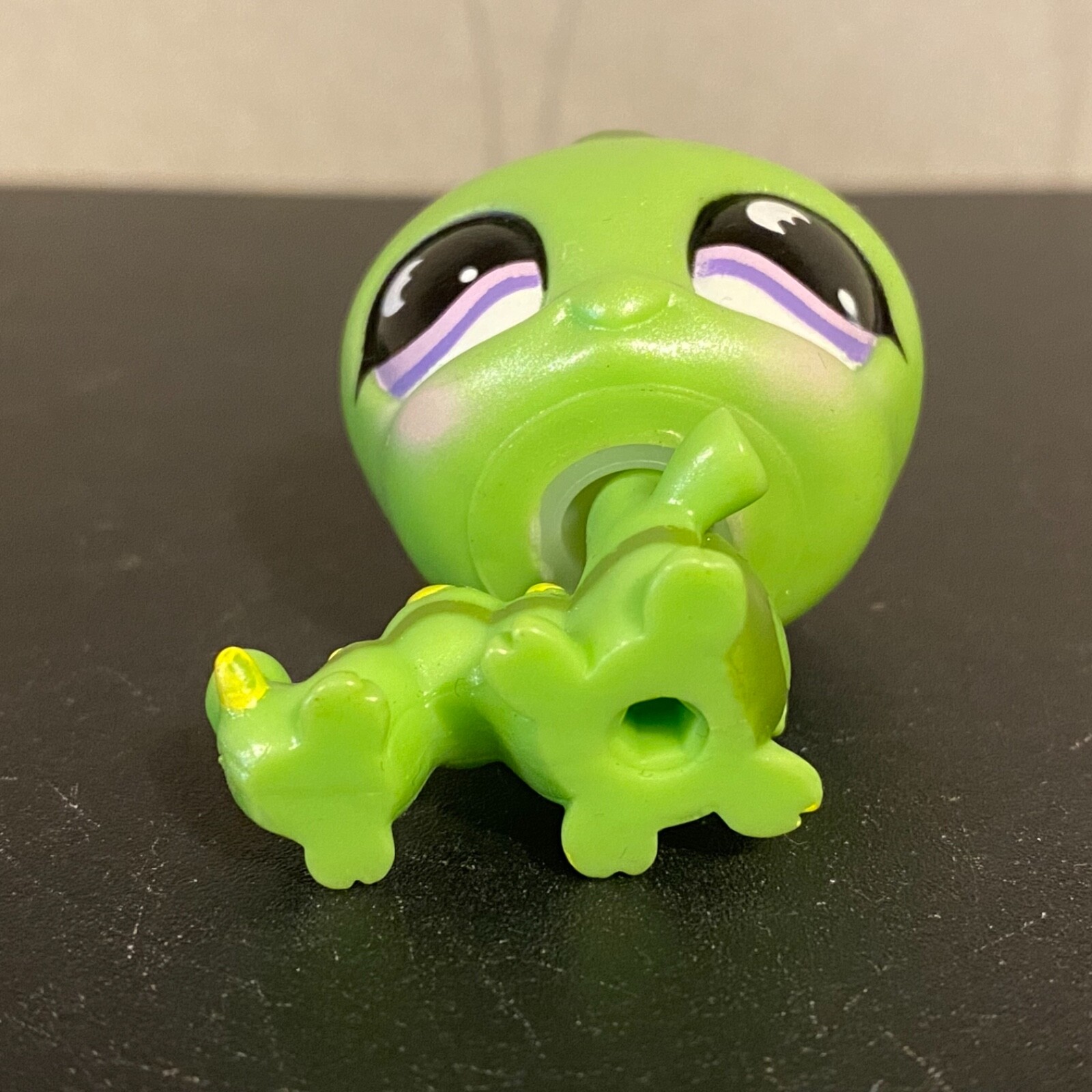 Authentic Littlest Pet Shop #829 Green caterpillar moon eyes | eBay