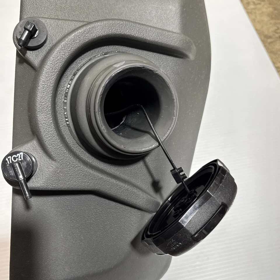 Tanque de combustible para mano izquierda Husqvarna 589997113 589977101 para cortadoras de césped OEM Foto 4 de 4