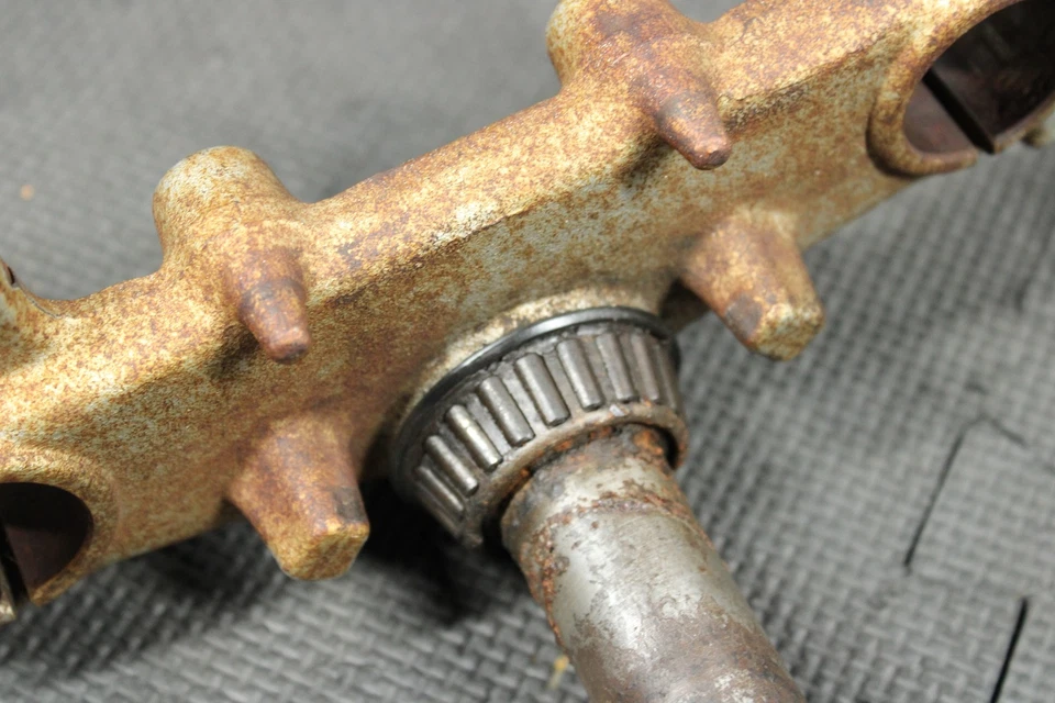 2005 KAWASAKI 03-06 KLX125 原始设备制造商前叉减压三树干夹 — 第 4/4 张图片