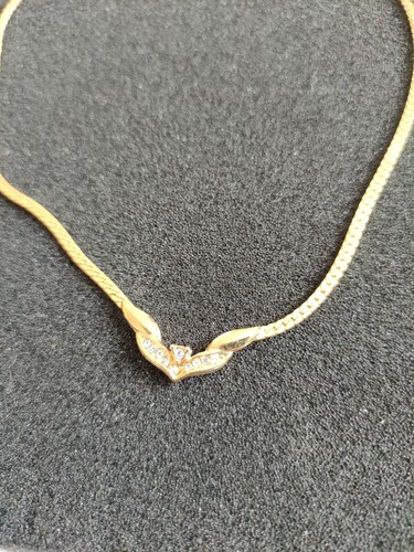Collana girocollo Pierre Cardin tono oro scintillante - Foto 2 di 5