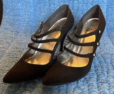 Stuart Weitzman Women s Pointed Toe Black with straps Size 5.5M Style 8929