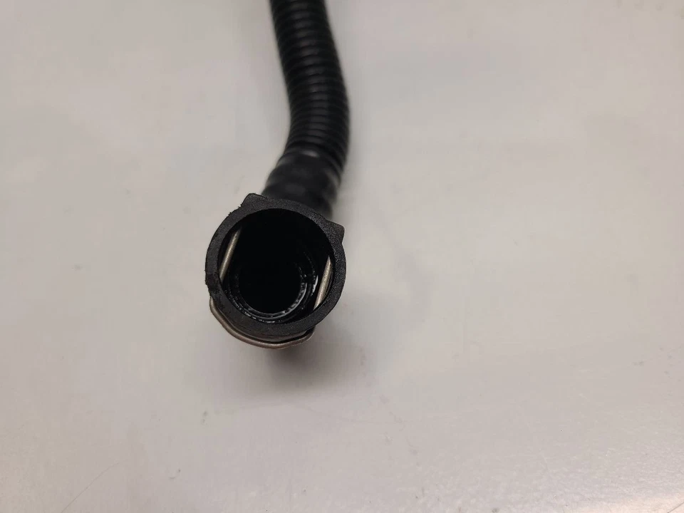 2017 Chevrolet Trax (1.4L / AT) PCV Tubo PN: 25193343 Foto 2 de 4