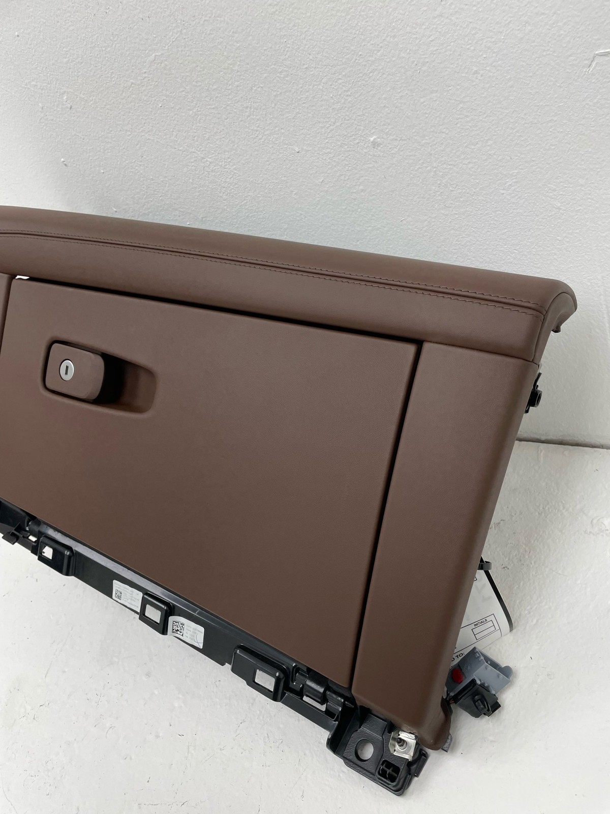 2023-2026 MASERATI GRECALE GT M182 GLOVE BOX PASSENGER STORAGE COMPARTMENT ASSY
