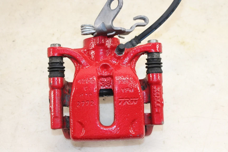 Juego de pinzas de freno rojo Volkswagen GTI 2015-2018 OEM LX61 Foto 3 de 4