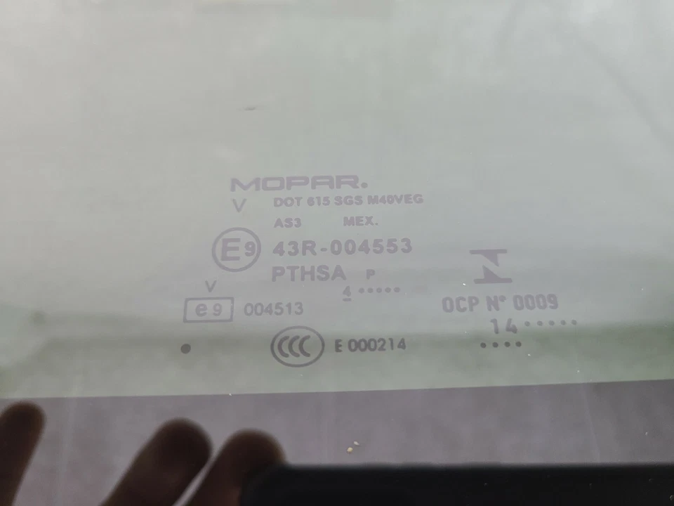 2009-2020 Dodge Journey Sunroof Glass OEM 05183171AB Foto 4 de 4