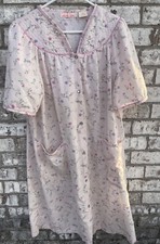 VTG Smart Time Robe Nightgown Sz Large Pearlized Snaps Pink With Dainty Flowers