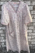 VTG Smart Time Robe Nightgown Sz Large Pearlized Snaps Pink With Dainty Flowers