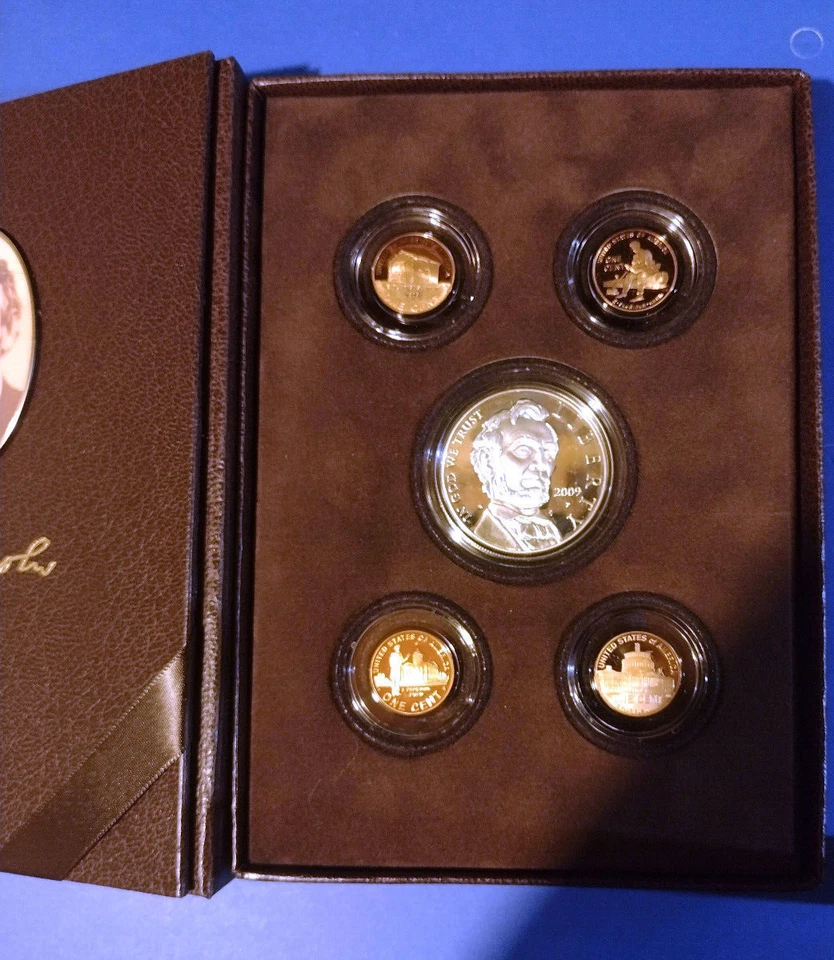 2009 Lincoln Coin & Chronicles Proof Set 90% Silver Dollar + 4 2009 Proof Cents - Image 2 of 4