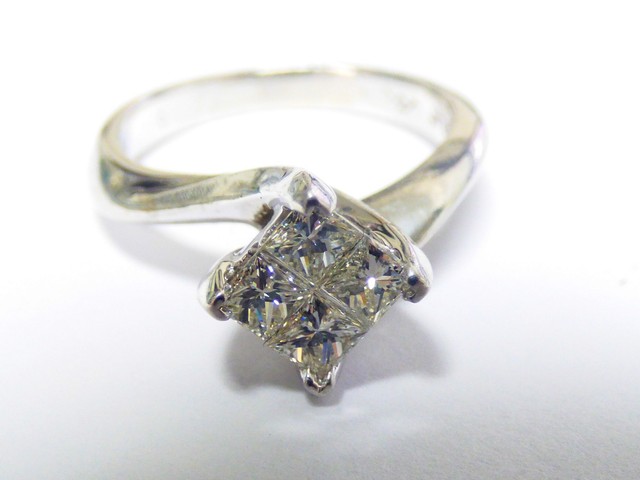 Stunning Jared's Platinum 8.2g princess cut diamond .72