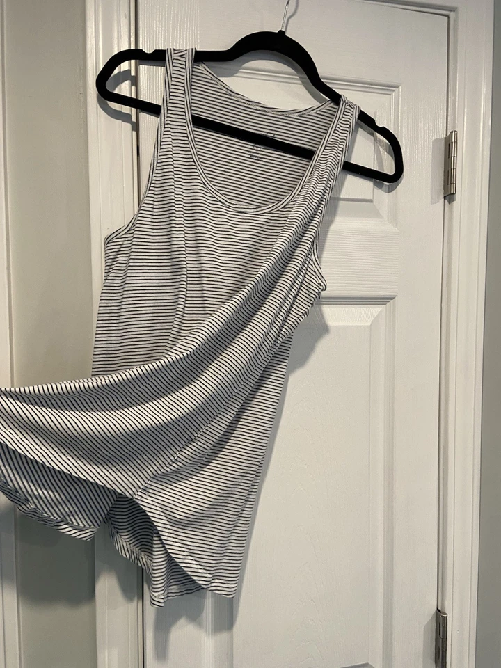 Camiseta sin mangas Universal Thread talla M Lafayette espalda deportiva azul marino blanco a rayas dobladillo redondo Foto 3 de 4