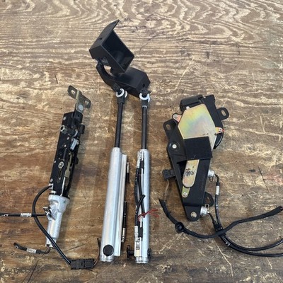 2005 Chrysler Crossfire Hydraulic Struts Tonneau Lock And Cargo